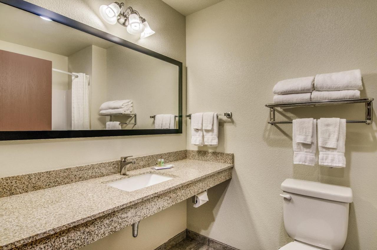 Cobblestone Inn & Suites - Bridgeport Экстерьер фото