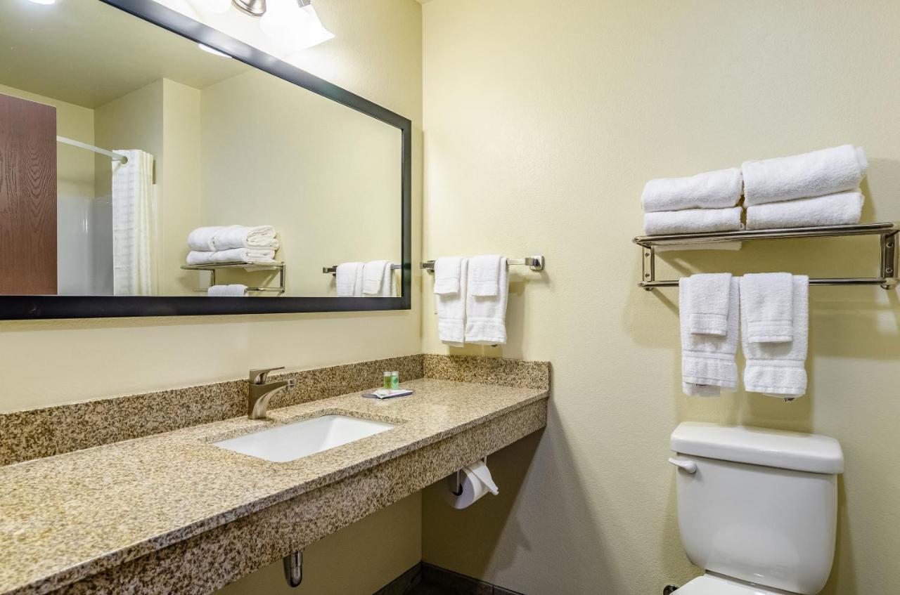 Cobblestone Inn & Suites - Bridgeport Экстерьер фото